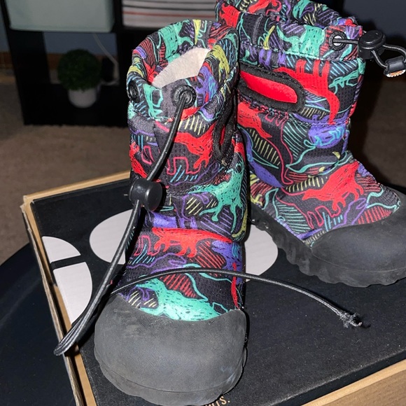 Baby/Toddler BOGS DINO BOOTS SIZE 9 in very good condition! - Picture 3 of 5